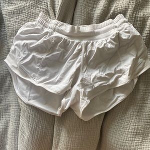 Lululemon hotty hot shorts low rise 2”